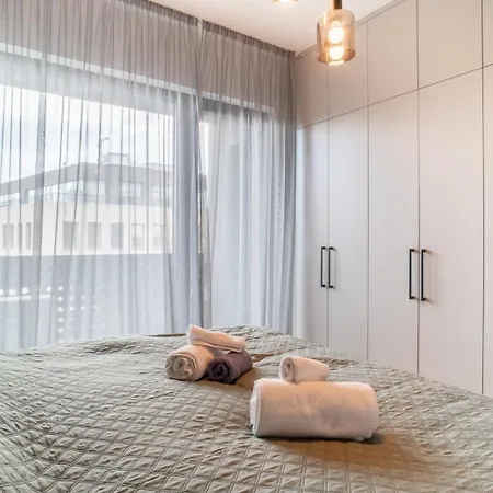 Apartment Extraordinary *